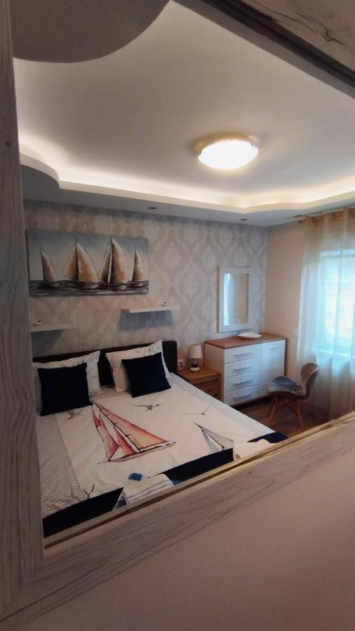 Apartments Aleksandra Risan Kültér fotó